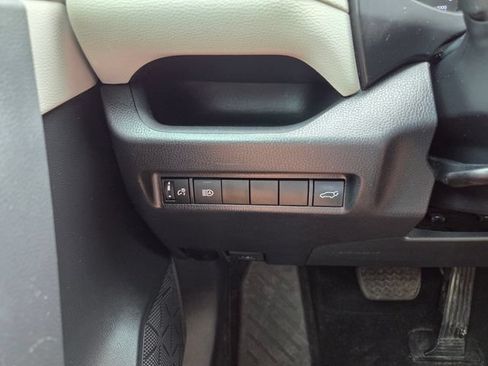 Used 2021 Toyota RAV4 XLE w/ Convenience Package FWD image 24
