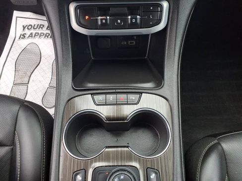 Used 2021 GMC Acadia SLT w/ Technology Package FWD image 22