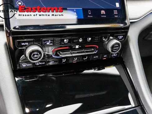 Used 2023 Jeep Grand Cherokee Overland w/ Advanced Protech Group III AWD/4WD image 20