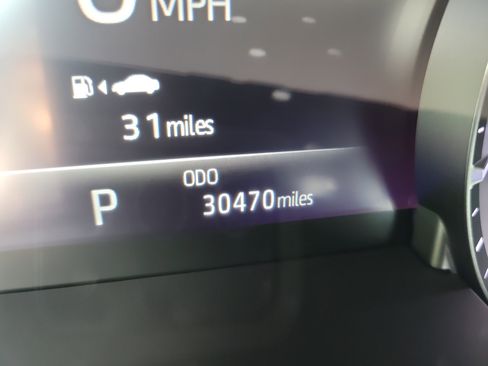 Used 2024 Toyota Highlander LE image 32