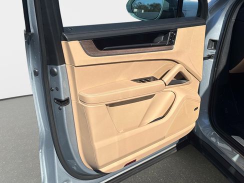 Certified 2026 Porsche Cayenne E-Hybrid image 16