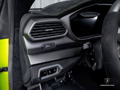 Used 2023 Lamborghini Urus Performante AWD/4WD image 32