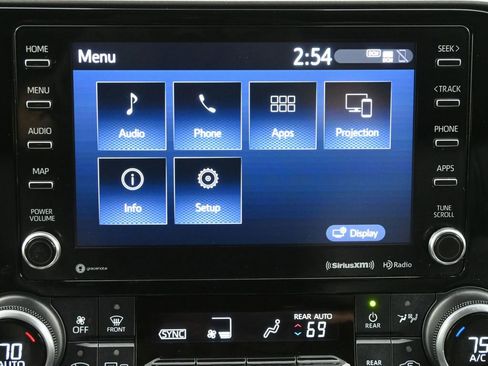 Used 2022 Toyota Highlander XLE image 10