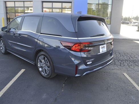 Used 2025 Honda Odyssey Touring image 5
