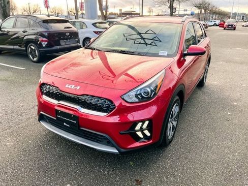 Certified 2022 Kia Niro LX image 3