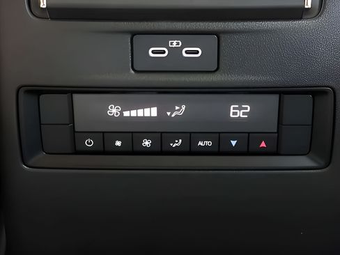 Used 2025 MAZDA CX-70 Plug-In Hybrid w/ Premium Pkg AWD/4WD image 34
