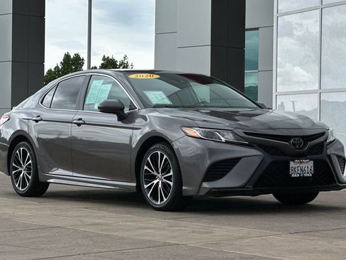 Certified 2020 Toyota Camry SE w/ Carpet Mat Package FWD image 2