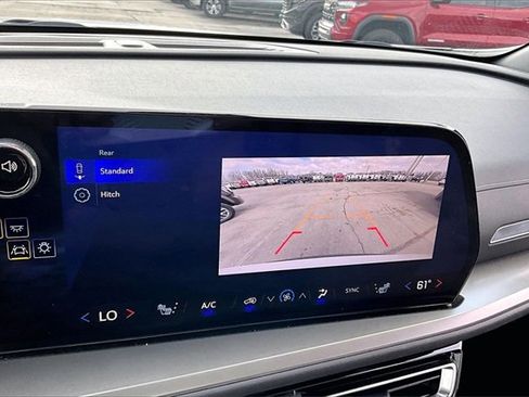 Used 2025 Chevrolet Traverse LT image 14