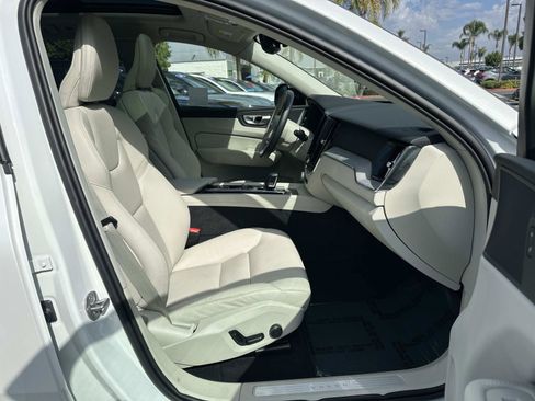 Certified 2025 Volvo XC60 T8 Plus w/ Protection Package Premier image 25