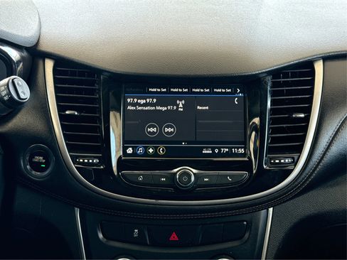 Used 2018 Chevrolet Trax LT w/ Sun & Sound Package AWD/4WD image 14