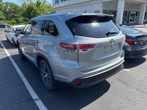 Used 2016 Toyota Highlander XLE AWD/4WD image 4