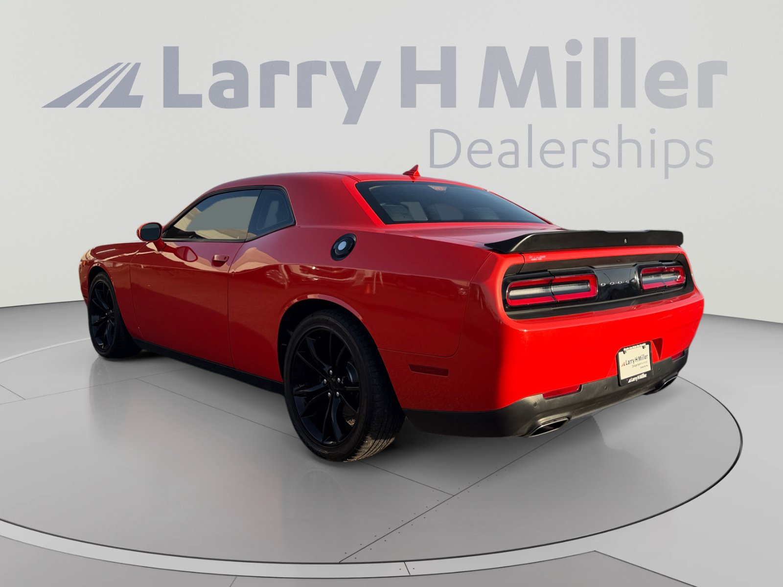 Used 2016 Dodge Challenger SXT w/ Blacktop Package RWD image 3