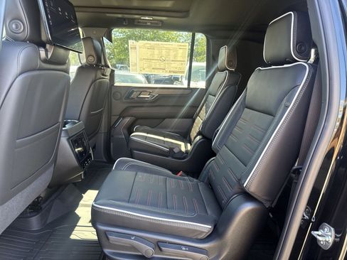 New 2026 GMC Yukon XL AT4 Ultimate AWD/4WD image 21