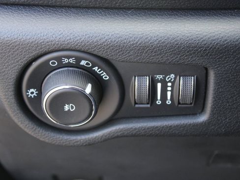 Used 2023 Chrysler Pacifica Limited w/ S Appearance Package image 12