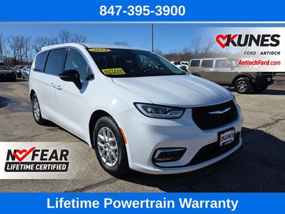 Used 2024 Chrysler Pacifica Touring-L