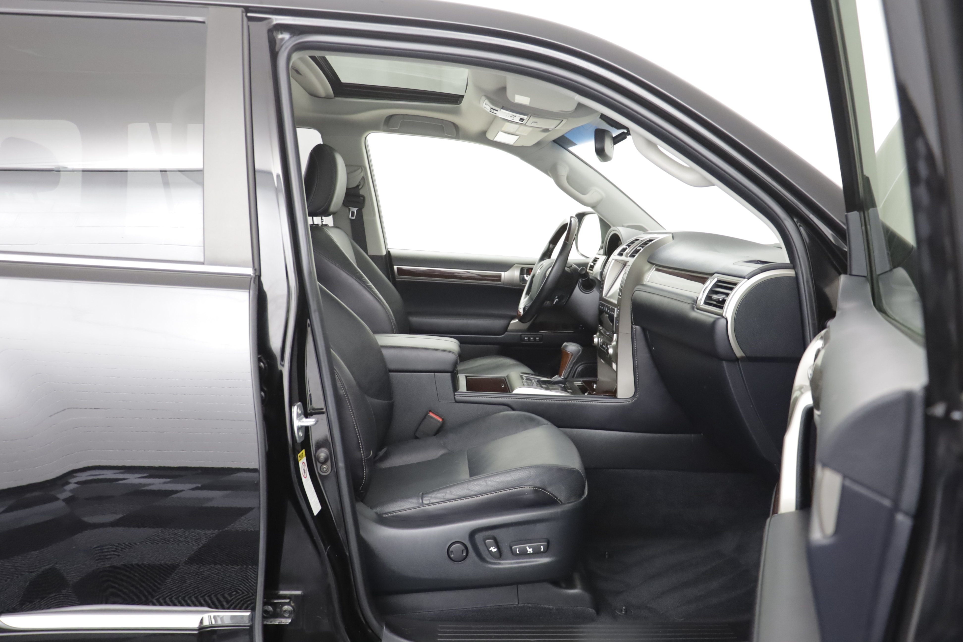 Used 2018 Lexus GX 460 Premium w/ Premium Package AWD/4WD image 19