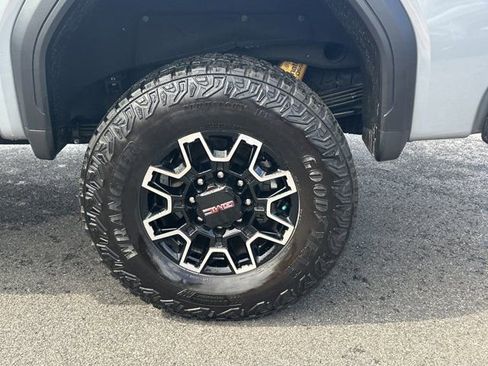 Used 2025 GMC Sierra 2500 AT4X image 20
