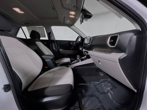 Used 2022 Hyundai Venue SEL image 31