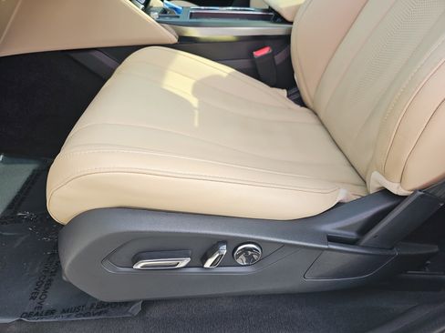 Used 2025 Acura MDX SH-AWD w/ Technology Package image 28