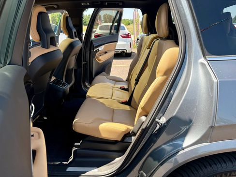 Used 2017 Volvo XC90 T6 Momentum w/ Vision Package AWD/4WD image 19