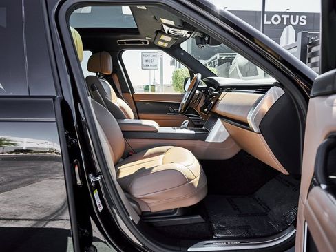 Used 2025 Land Rover Range Rover Long Wheelbase SE image 23