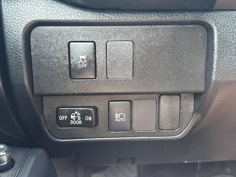 Used 2020 Toyota Tacoma SR AWD/4WD image 31