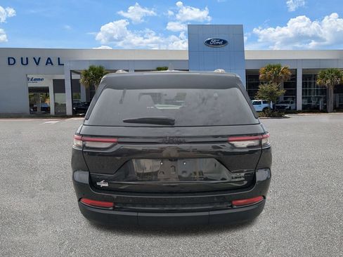 Used 2024 Jeep Grand Cherokee Limited w/ Black Appearance Package AWD/4WD image 5