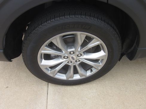 Used 2023 Ford Explorer XLT w/ Equipment Group 202A AWD/4WD image 7