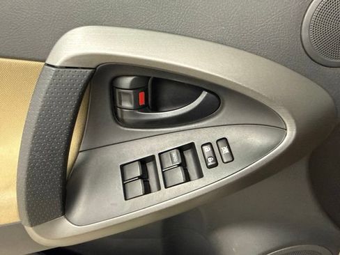 Used 2012 Toyota RAV4 4WD w/ Value Pkg image 28