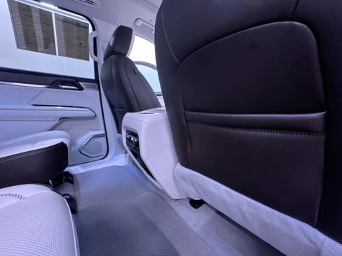 Used 2024 GMC Acadia Denali w/ Super Cruise Package image 40