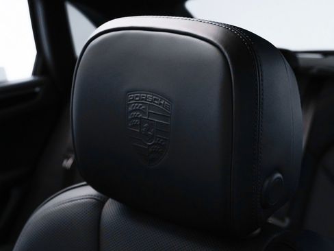 Certified 2023 Porsche Macan Turbo AWD/4WD image 19