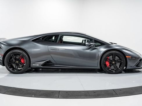 Used 2021 Lamborghini Huracan EVO RWD image 2