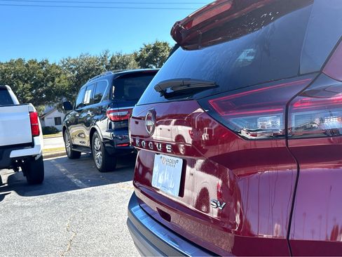 Used 2023 Nissan Rogue SV image 26