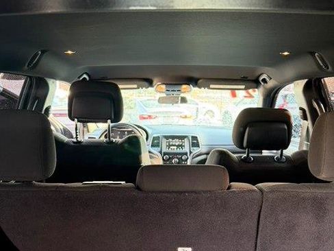 Used 2021 Jeep Grand Cherokee Laredo image 23