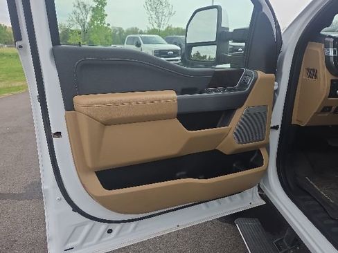 Used 2024 Ford F350 Lariat w/ Lariat Ultimate Package AWD/4WD image 25