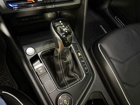 Used 2022 Volkswagen Tiguan SEL R-Line AWD/4WD image 18