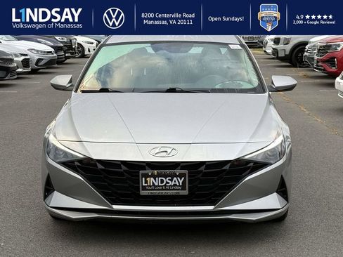 Used 2021 Hyundai Elantra SE image 2
