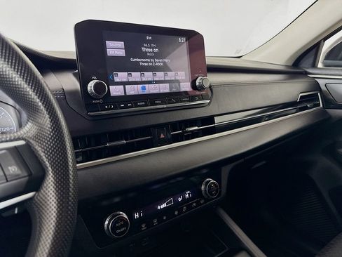 Used 2024 Mitsubishi Outlander ES image 17