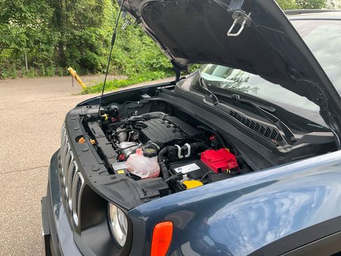 Used 2023 Jeep Renegade Latitude AWD/4WD image 26