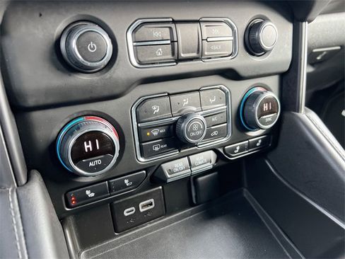 Used 2023 Chevrolet Tahoe Z71 w/ Luxury Package image 11