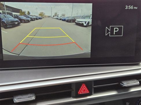 New 2025 Kia Sorento LX image 15