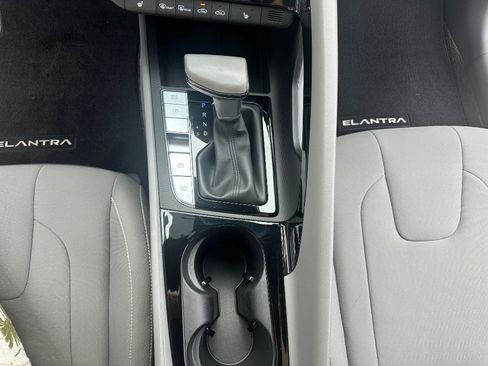 Used 2024 Hyundai Elantra SEL w/ Convenience Package FWD image 22