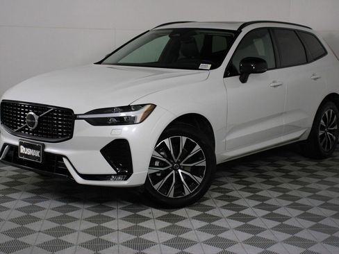 Certified 2025 Volvo XC60 B5 Core image 3