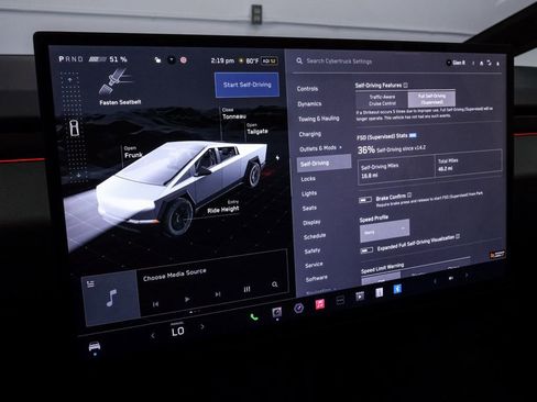 Used 2025 Tesla Cybertruck AWD Crew Cab image 28