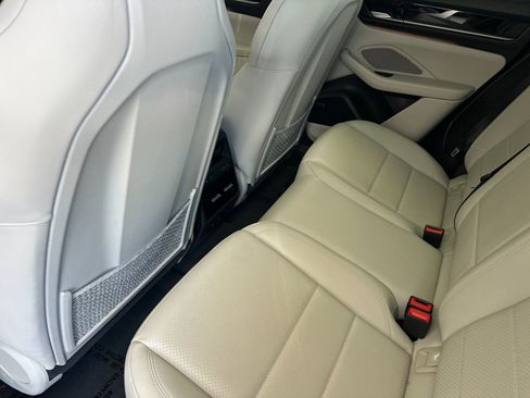 Used 2025 Porsche Macan Electric RWD image 13