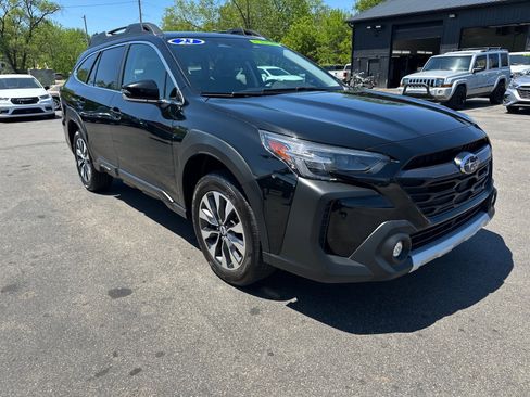 Used 2023 Subaru Outback Limited AWD/4WD image 1