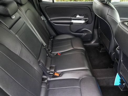 Used 2022 Mercedes-Benz GLB 250 w/ Premium Package Lite image 16