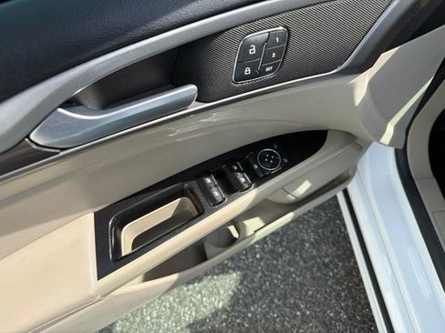 Used 2019 Ford Fusion SEL FWD image 11