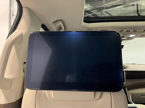 Used 2024 GMC Yukon Denali w/ Denali Reserve Package image 30