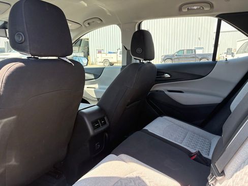 Used 2022 Chevrolet Equinox LS image 8